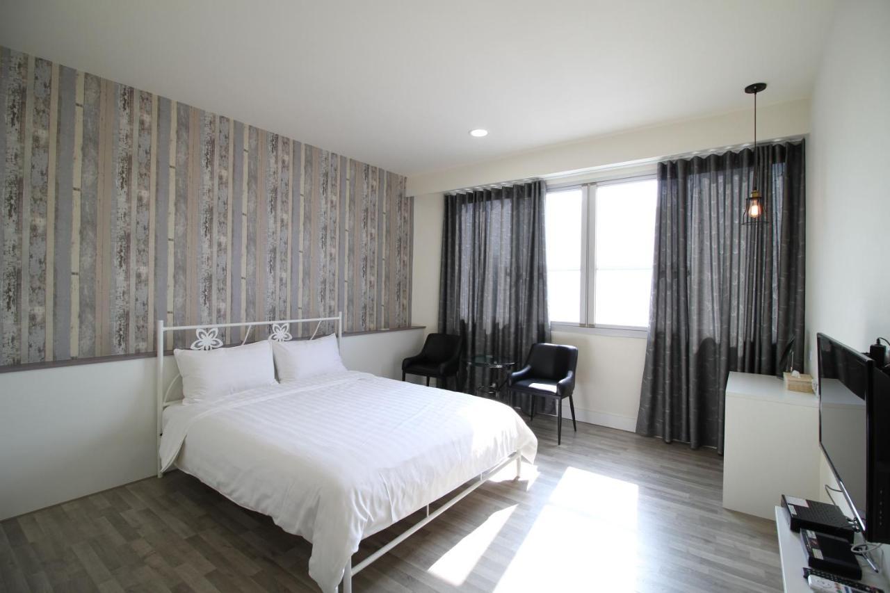 Moment Inn Тайнань Экстерьер фото