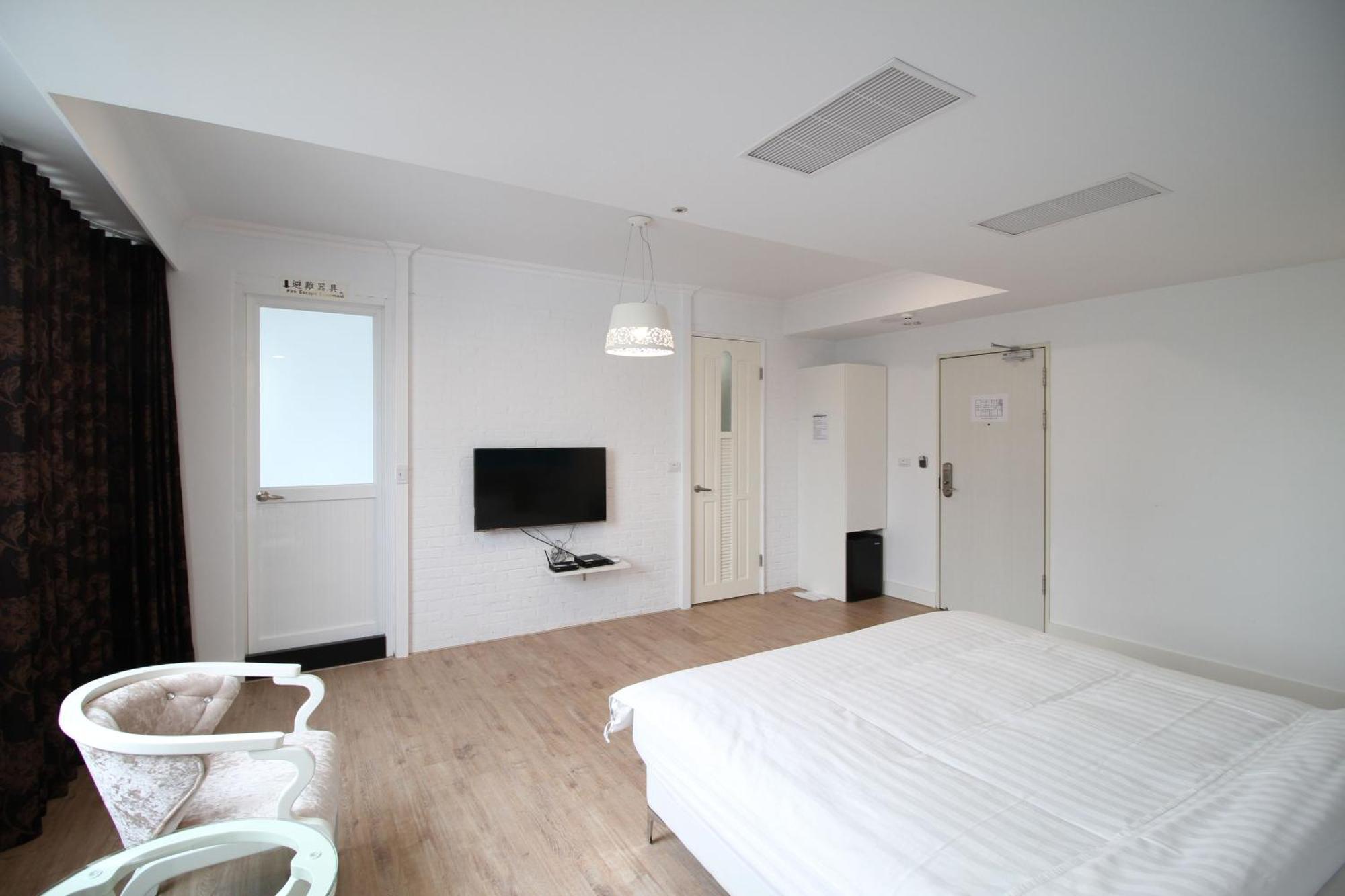 Moment Inn Тайнань Экстерьер фото