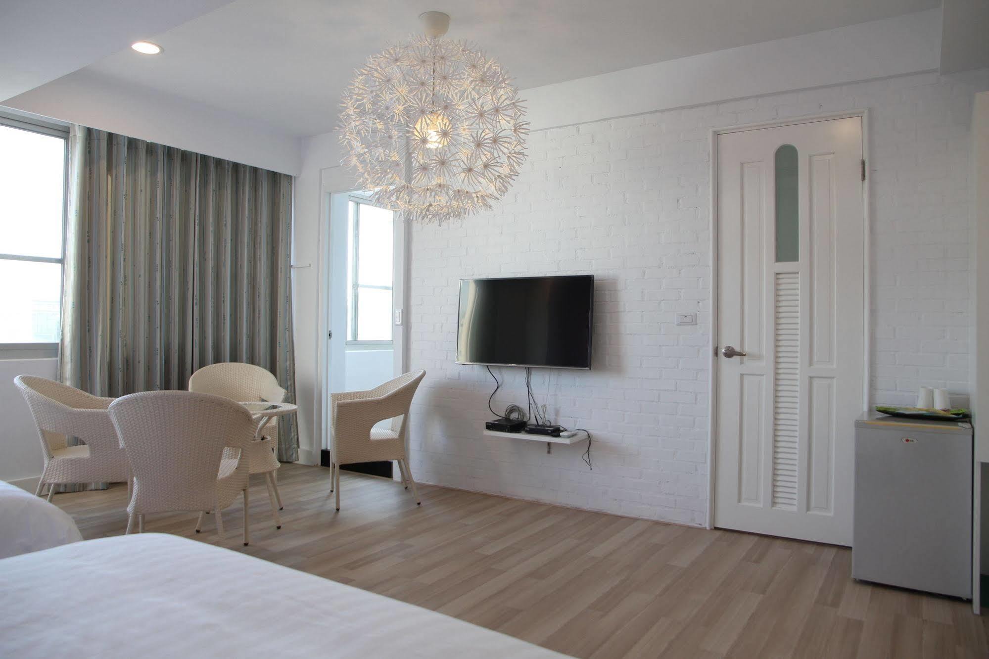 Moment Inn Тайнань Экстерьер фото